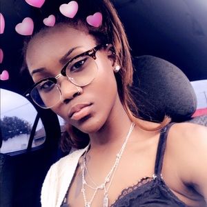 Meet your Posher, Ebony